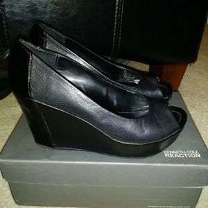 COPY - KENNETH COLE REACTION Peep Toe platform Wedge - 8.5M
